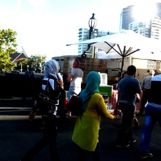 Women walking, Viva Victoria Festival, 2015